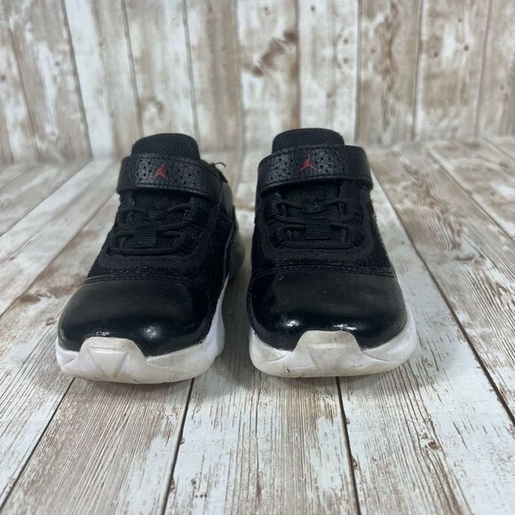 Jordan cmft low toddler 6 black white red - Picture 4 of 8
